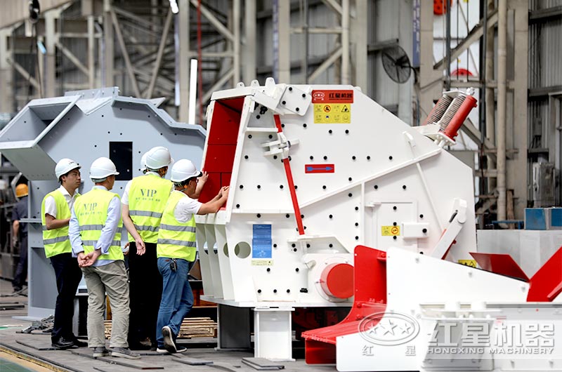 投资砂石场的客户考察加工设备 投资砂石场的客户考察加工设备