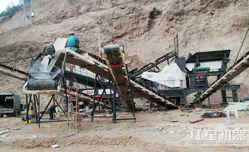 搭载“重锤破+振动筛”的移动破碎筛分机 搭载“重锤破+振动筛”的移动破碎筛分机