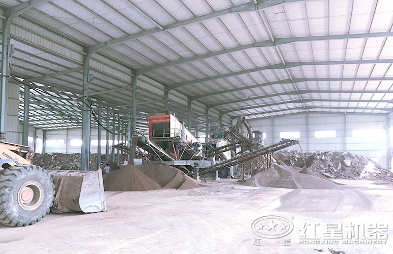 移动制砂机生产瓜米石制沙现场