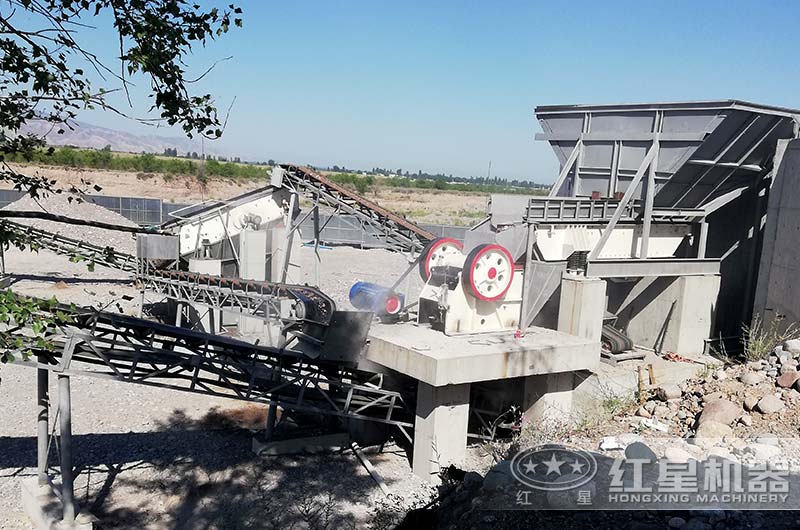 小型石子破碎现场 小型石子破碎现场