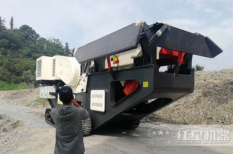 履带液压行走移动鄂式破碎机 履带液压行走移动鄂式破碎机