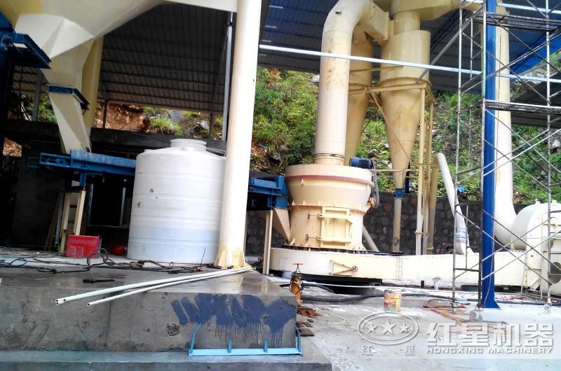 磨粉机作业现场 磨粉机作业现场