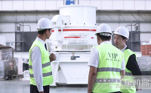 红星工程师为客户讲解中 红星工程师为客户讲解中