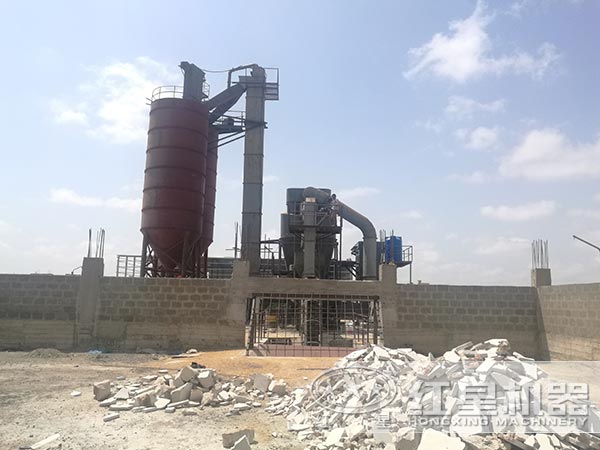 白云石雷蒙磨粉机客户现场 白云石雷蒙磨粉机客户现场