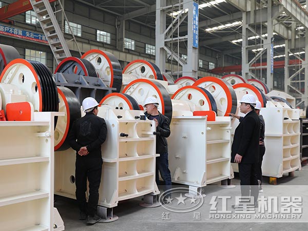 客户来厂考察破碎机设备 客户来厂考察破碎机设备