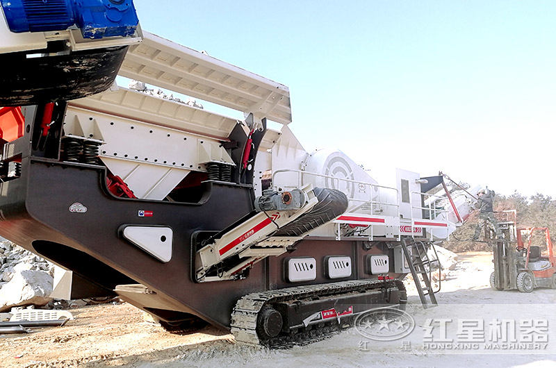 小型履带式移动颚式破碎站现场 小型履带式移动颚式破碎站现场