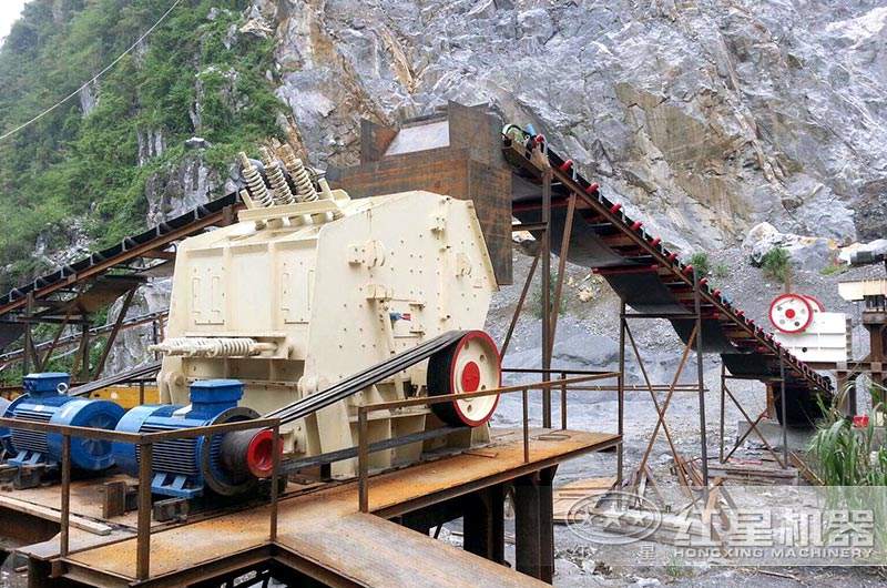 反击式破碎机生产现场 反击式破碎机生产现场