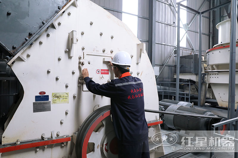 红星机器锤式破碎机生产现场 红星机器锤式破碎机生产现场