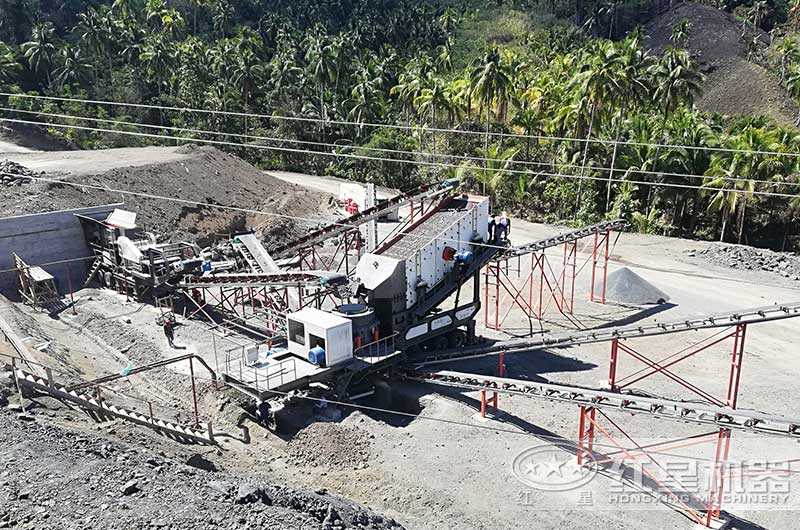 移动磕石机现场作业中 移动磕石机现场作业中