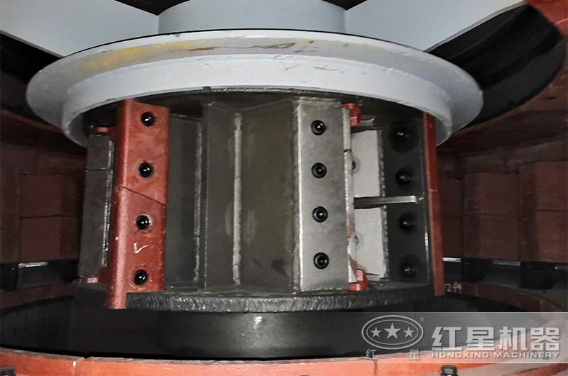 立轴式制砂机破碎腔实拍 立轴式制砂机破碎腔实拍
