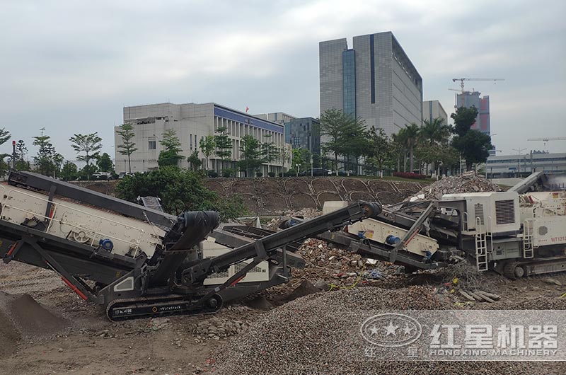 移动破碎站建筑垃圾破碎现场