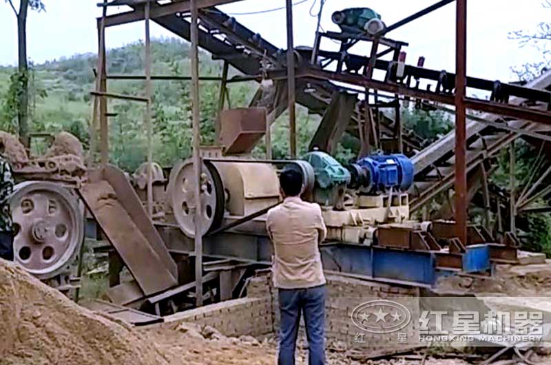 对辊机制砂现场实拍 对辊机制砂现场实拍