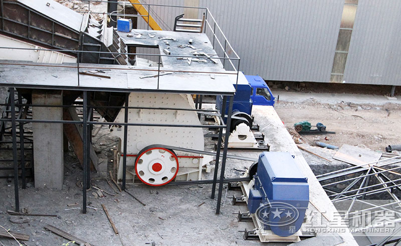 常用岩石粉碎锤式破碎机 常用岩石粉碎锤式破碎机