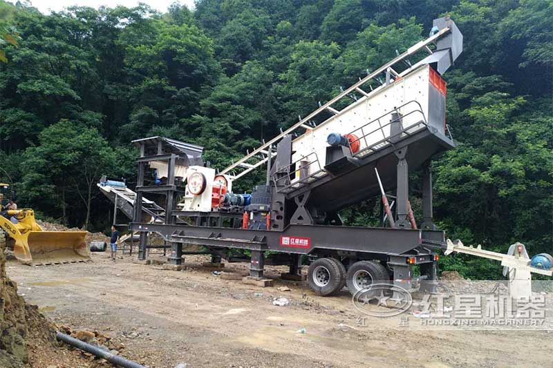 四合一小型移动碎石机现场 四合一小型移动碎石机现场