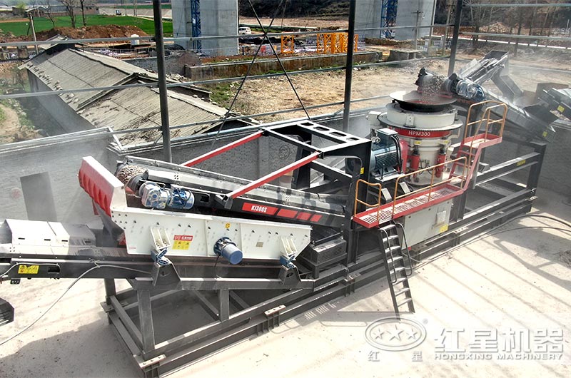 河南厂家生产的移动圆锥破用于高铁建设现场 河南厂家生产的移动圆锥破用于高铁建设现场