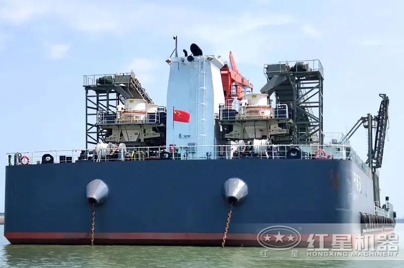 船载砂石场正面拍摄 船载砂石场正面拍摄