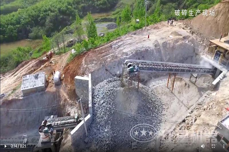 青石破碎现场实拍 青石破碎现场实拍