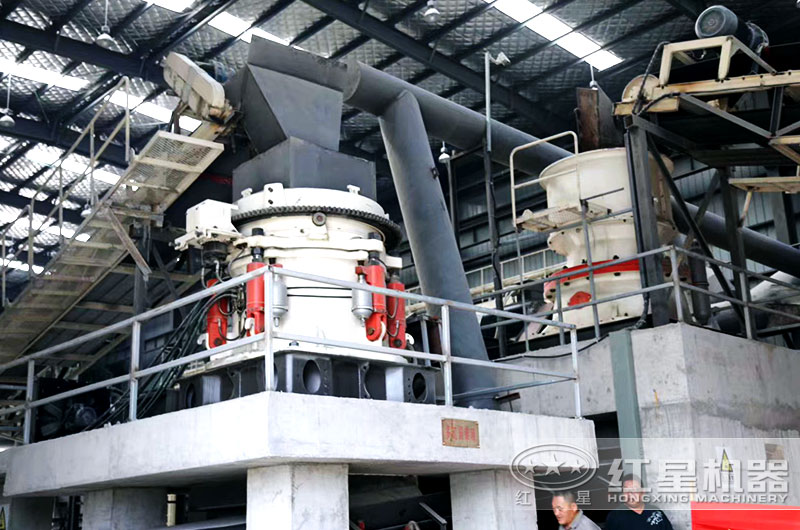 铁矿石破碎生产线现场
