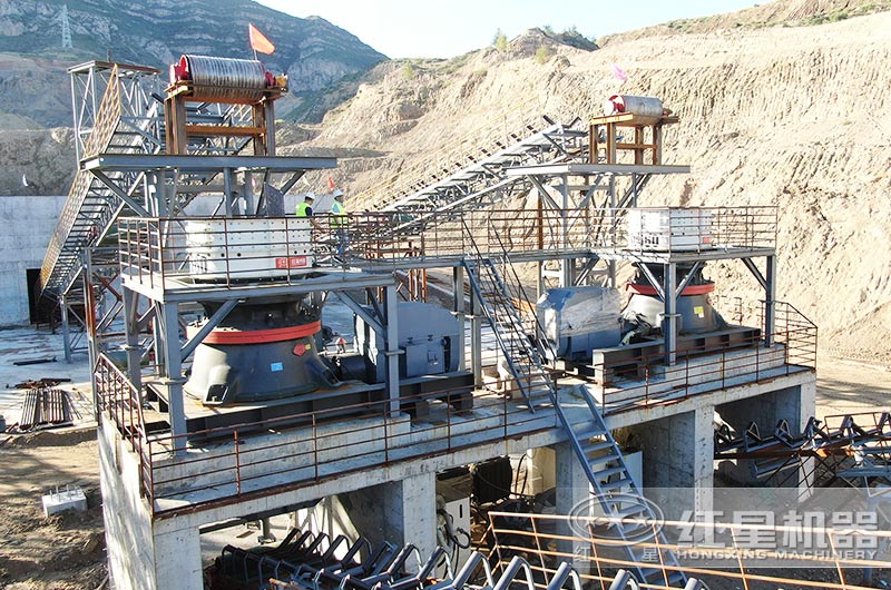 圆锥破碎机工作现场图片