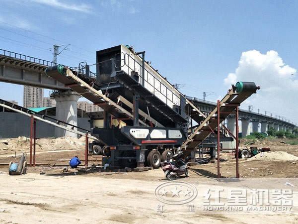 车载移动颚破机 车载移动颚破机