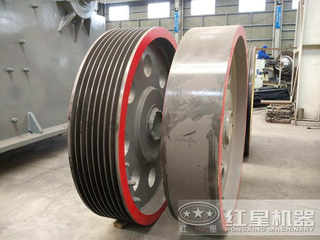 PE1200×1500颚式破碎机:皮带轮+配重轮 PE1200×1500颚式破碎机:皮带轮+配重轮