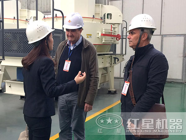 350t/h立式冲击式碎石机用户来场参观图 350t/h立式冲击式碎石机用户来场参观图