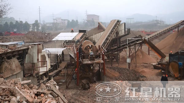 移动破碎机用于破碎建筑垃圾 移动破碎机用于破碎建筑垃圾