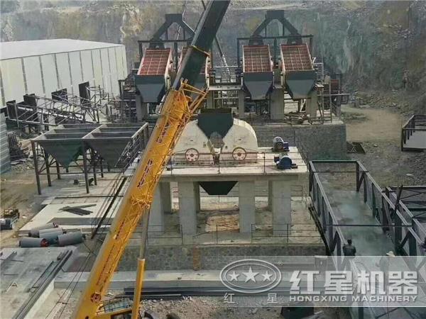 时产1500吨重锤式破碎石料生产线设备现场 时产1500吨重锤式破碎石料生产线设备现场