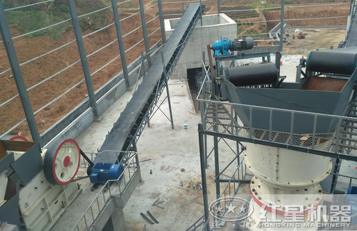 时产150吨毛石碎石机设备现场作业 时产150吨毛石碎石机设备现场作业