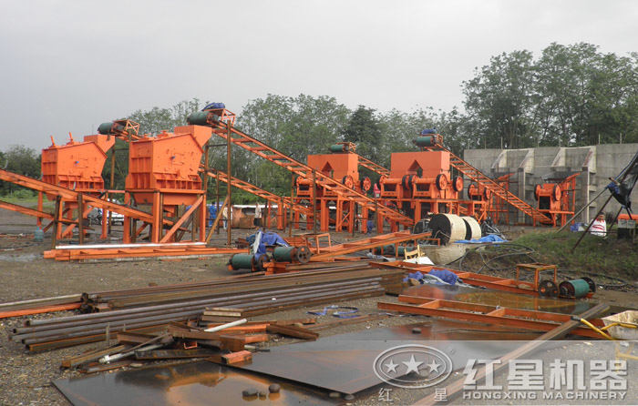 沙石料加工整套生产线现场作业图 沙石料加工整套生产线现场作业图