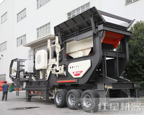200多吨青石移动式碎石机 200多吨青石移动式碎石机