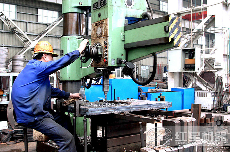 红星技术工人作业实拍 红星技术工人作业实拍