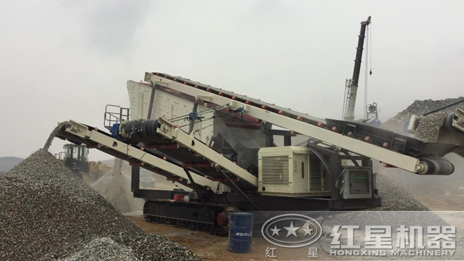 履带式筛分站工作现场 履带式筛分站工作现场