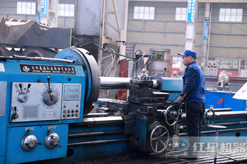 红星生产工人车间作业 红星生产工人车间作业