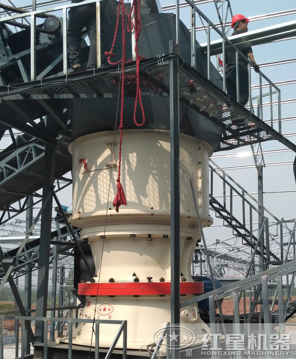 大型单缸圆锥破碎机 大型单缸圆锥破碎机