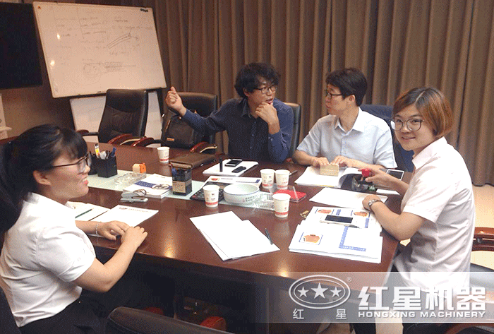 红星技术人员为用户设计生产方案 红星技术人员为用户设计生产方案