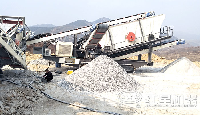 履带移动破碎机施工现场 履带移动破碎机施工现场