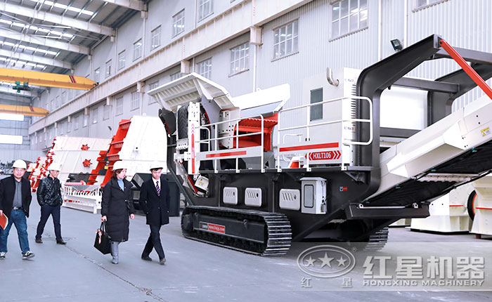 客户参观红星移动破碎机 客户参观红星移动破碎机