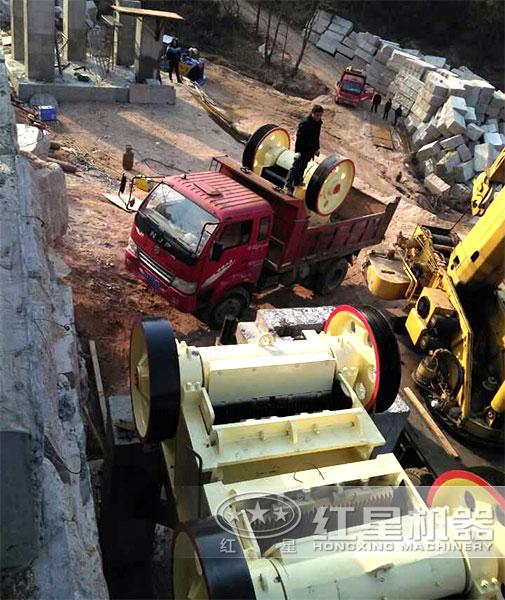 红星老虎口破碎机安装现场 红星老虎口破碎机安装现场