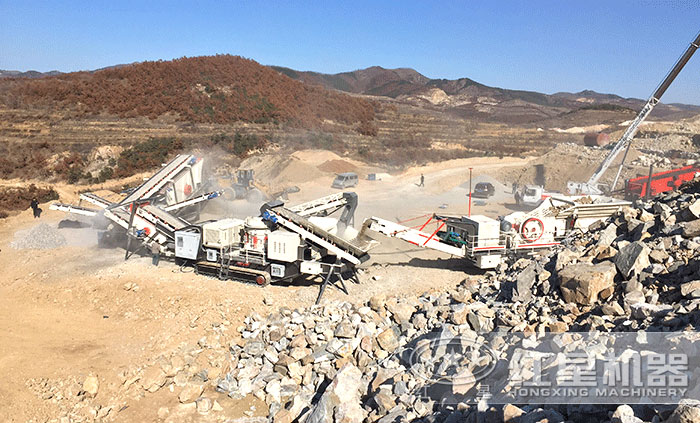履带移动破碎机现场 履带移动破碎机现场