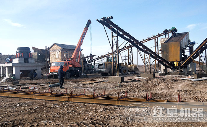 搭建中的石料碎石场 搭建中的石料碎石场