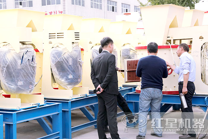 红星机器技术人员陪同用户考察 红星机器技术人员陪同用户考察