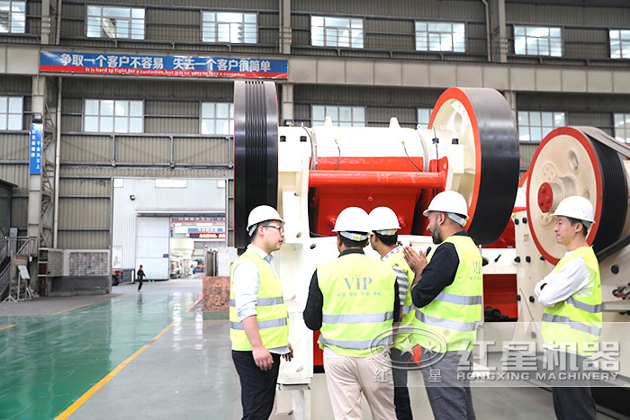 红星厂家鄂式破碎机车间 红星厂家鄂式破碎机车间