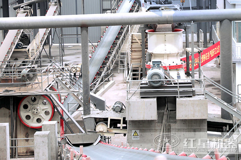 单缸圆锥破碎机现场，结构优化、操作方便