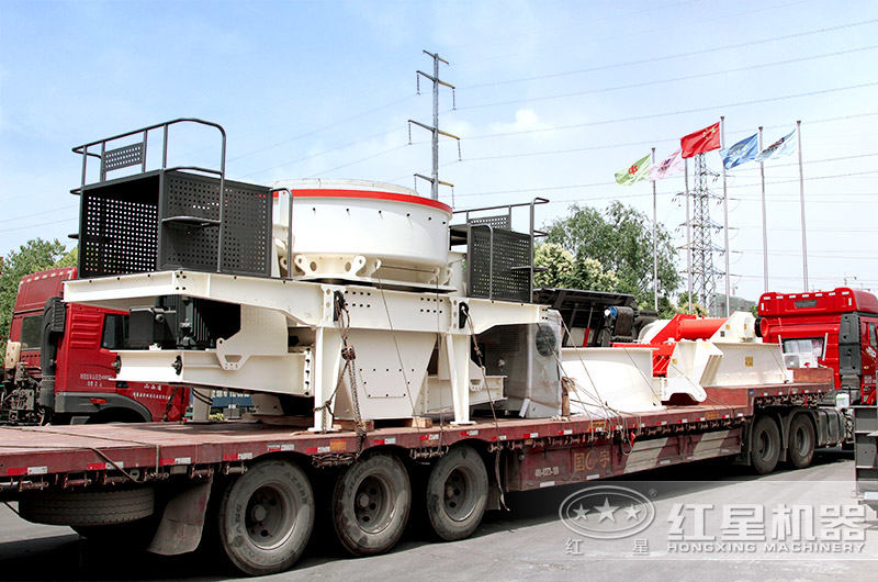 产品发货图——主要有鄂破、制砂机、筛分机