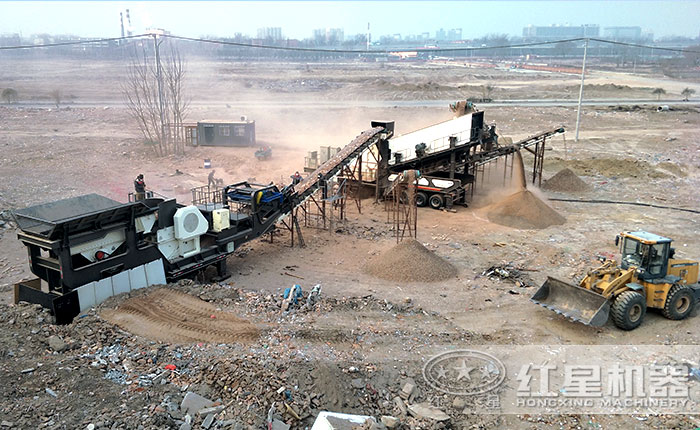 轮胎式建筑垃圾移动破碎现场，可随时转场