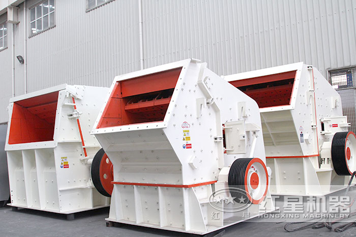 大型反击破碎机车间 大型反击破碎机车间